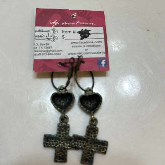 Earrings - Picture 2 of 3